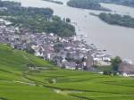 Der Rheingau vom Niederwalddenkmal aus gesehen mit Blick auf Rdesheim & den Rhein.