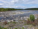 Der Fluss Ume älv entspringt dem See Överuman an der schwedisch-norwegischen Grenze und durchfließt in südöstlicher Richtung die Gemeinden Storuman, Lycksele, Vindeln,
