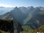 Blick zum Smtisersee (1.209 m NN) im Kanton Appenzell, Innerrhoden im Alpsteinmassiv am Fusse des Hohen Kasten (1.795 m).