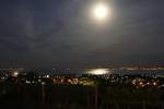 Der Mond scheint auf den grten Binnensee Ungarns den Balaton.