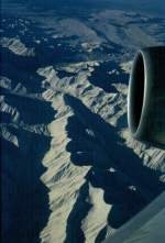 Blick aus dem Flugzeug auf die Eiswste Alaskas im November 1988