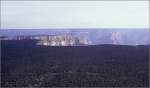 Von der Ebene in den Abgrund - 

Der Grand Canyon vom Hubschrauber aus. Mit am meisten beeindruckt hat mich der Gegensatz der bewaldeten Ebene zu dem ganz unvermittelten Steilabfall von 1800 m, der sich da plötzlich auftut.  Wie muss das wohl gesehen sein, als Menschen ohne es zu ahnen was sie da erwartete diese Hochfläche durchstreiften. 

April 1992, Scan vom Dia (M)