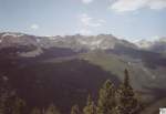 Im Nordwesten des US-Bundesstaates Colorado befindet sich der Rocky Mountain Nationalpark.Im Jahre 1859 kam Joel Estes und sein Sohn Milton erstmals in die Gegend (in ein groes Tal) 2o Meilen