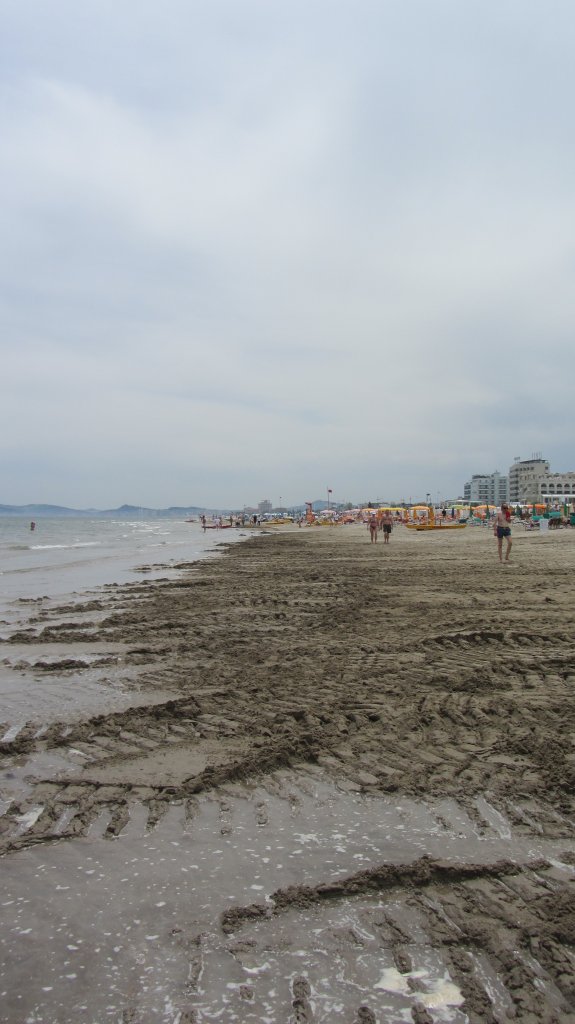 Blick ber den Strand von Riccione.(8.6.2012)