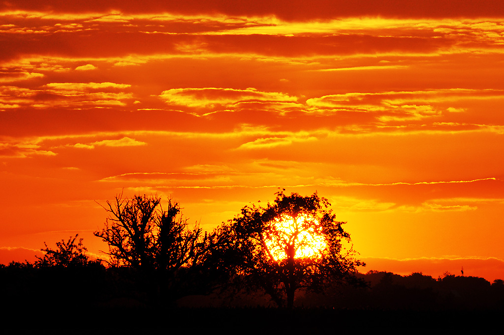 Sonnenuntergang einen Tag nach der Sommersonnenwende auf den Fildern südlich von Stuttgart 22.06.2018