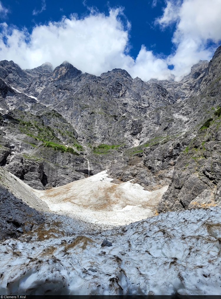 Von der Eiskapelle beim Königssee kann zum Watzmann hochgeschaut werden.

🕓 26.5.2024 | 11:29 Uhr