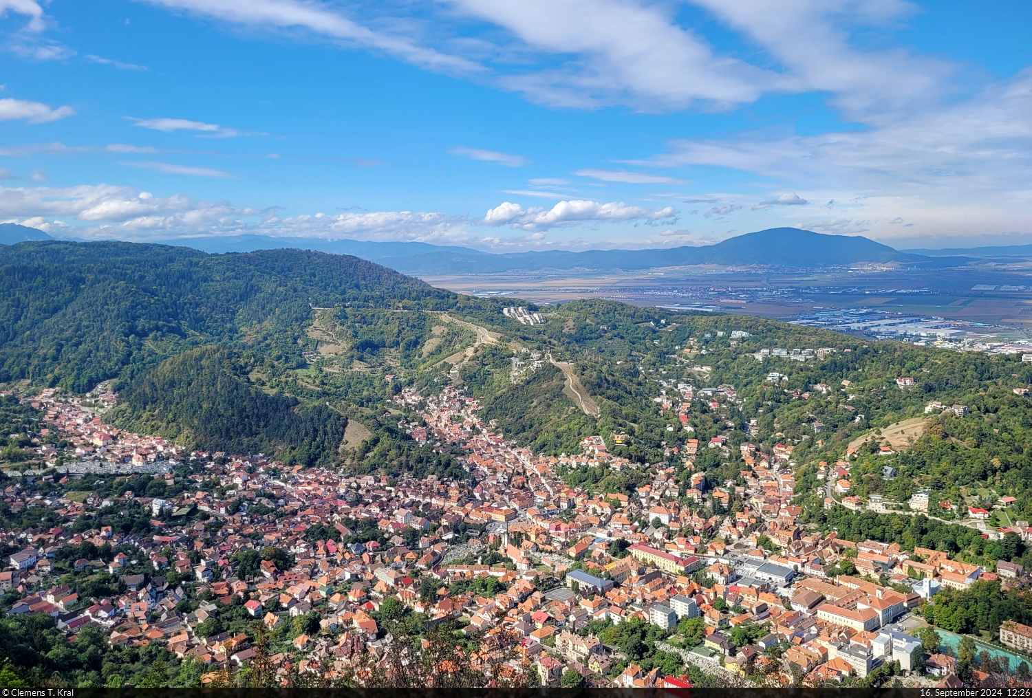 Nordwestliches Umland von Brașov (RO), aufgenommen vom 960 Meter hohen Tâmpa-Berg.

🕓 16.9.2024 | 12:26 Uhr