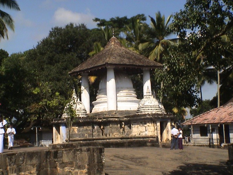 2005.12.04. Tempel in Gadaladeniya
