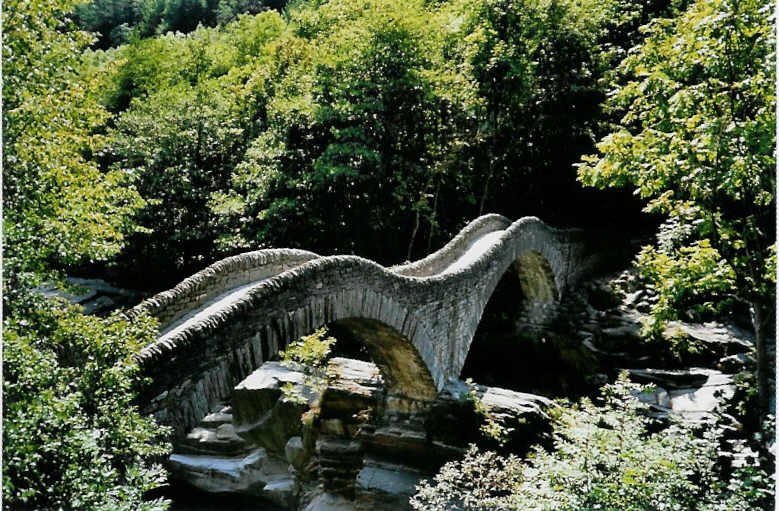 Alte Brcke im Verzascatal im Tessin