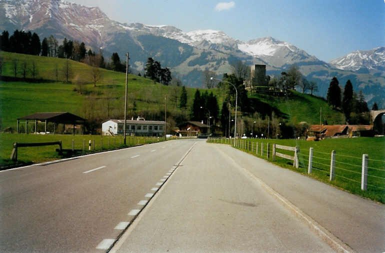 Die Schiefertafelfabrik und die Tellenburg in Frutigen