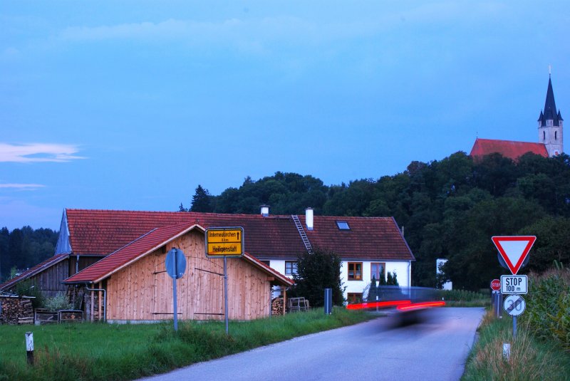 Heiligenstadt (bei Alttting) in der Dmmerung.