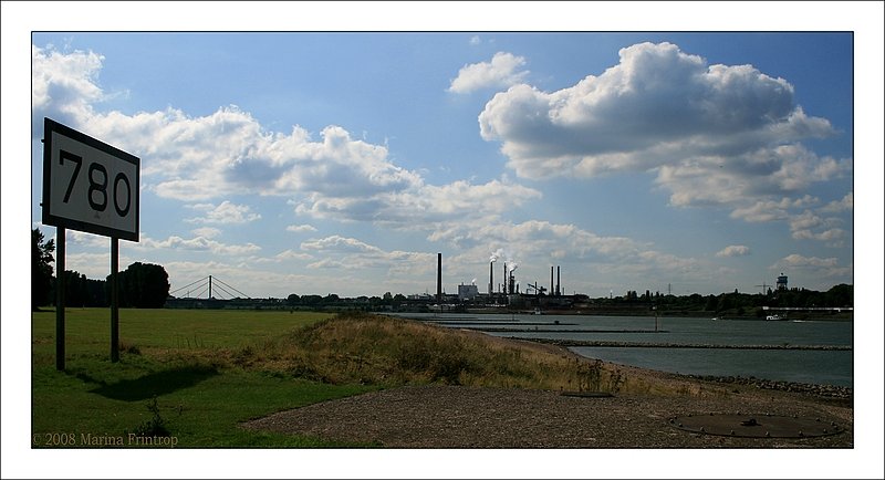 Rheinkilometer 780 bei Duisburg-Neuenkamp