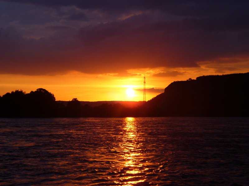 Sonnenuntergang in Linz am Rhein.