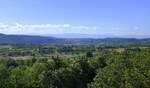 Blick von der Aussichtsplattform auf dem 282m hohen Heuberg bei Ettenheim nach Süden, über die Vorberge zum Schwarzwald, Aug.2022