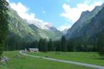 Gutenalpe im Oytal zwischen Oytalhaus und Stuibenfall gelegen, heuer mit Holzschindeln (früher weißer Putz; Allgäuer Alpen/August 2011)