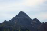 Auf dem fast 2.600m hohe Hochvogel verläuft die Grenze zwischen Deutschland und Österreich in den Allgäuer Alpen, herangeholt beim Aufstieg zur Hirschalpe oberhalb von Hindelang (Oberallgäu/August 2011) 