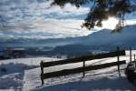 Im Bereich des westlichen Illertals östlich der  Hörner  hat sich am Nachmittag erster Nebel so auf halber Höhe gelegt. Im Hintergrund ist der Eingang in das Kleinwalsertal sichtbar (Januar 2012)