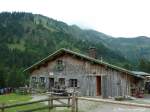 Die Buchrainer Alpe liegt etwa in Höhe von Einödsbach auf der anderen Talseite an der Teerstraße zwischen Birgsau und dem Rappenalptal (Oberallgäu - August 2010)