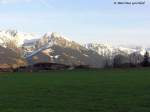 Das Illertal liegt bereits im Schatten, doch Nebelhorn und Rubihorn liegen in der Abendsonne (Oberallgäu - Ostern 2004)