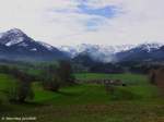 Oberhalb von Unterthalhofen (gehört zu Fischen) gibt es einen  Malerwinkel  mit diesem Panoramablick in die Bergwelt rund um Oberstdorf (Oberallgäu - Ostern 2004)