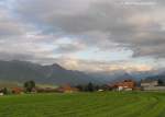 Blick über frisch gemähte Wiese über Schweineberg hinweg in die Oberstdorfer Berge (Oberallgäu - Sommer 2008)