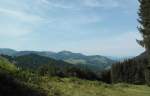 Auf etwa 1000m Hhe bietet sich dieser faszinierende Blick auf die Allguer Bergwelt. Bei guter Sicht kann man bis zu den Schweizer Alpen sehen, die im Hintergrund zu erahnen sind(bei Tronsberg, 02.08.2012).