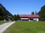 Das Gasthaus Oytalhaus im gleichnamigen Oytal hinter Oberstdorf (Kreis Oberallgäu, Juli 2008)