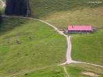 Blick nach Süden vom Ofterschwnger Horn auf die nächstgelegene Alpe (Landkreis Oberallgäu, Sommer 2009)