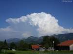 Wolken- Explosion  oberhalb von Allgäuer Bergen (Landkreis Obeallgäu, Sommer 2009)