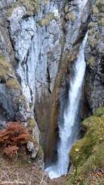 Der große Wasserfall im Hölltobel auf dem Weg hoch nach Gerstruben (Landkreis Oberallgäu, Bayern, Oktober 2013)