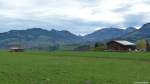 Ostrachtal zwischen Sonthofen und Bad Hindelang im Oberallgäu - die Bergspitzen ihinten gehören bereits zu Österreich im Tannheimer Tal (Oktober 2013)