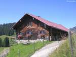 Alpe in der Nähe von der bewirtschafteten Alpe Dinjörgen im Lochbachtal bei Oberstdorf-Tiefenbach (Landkreis Oberallgäu, August 2010)