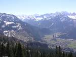 Blick hinunter nach Bad Oberdorf ins Ostrachtal (Landkreis Oberallgäu - Ostern 2005)