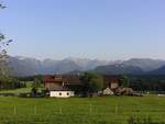 Blick auf Allgäuer Hauptkamm von Ofterschwang-Schweineberg aus gesehen (Landkreis Oberallgäu - Juli 2006)