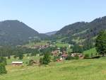 Blick auf Hinterstein, einem Ortsteil von Bad Hindelang (Landkreis Oberallgäu - Juli 2006)