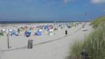 Der Strand von Langeoog am 15.08.24.
Langeoog gehört zu den Ostfriesischen Inseln vor der Küste Ostfrieslands. Mit einer Fläche von knapp 20 km² ist sie die drittgrößte der Ostfriesischen Inseln. Der Name bedeutet  lange Insel . Langeoog gehört als Einheitsgemeinde zum Landkreis Wittmund.