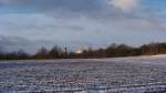 Ein Feld in Lehrte, dahinter zu sehen der Wasserturm und ein alter Silo der Ehemaligen Zuckerfabrik in Lehrte am 28.1.2010.