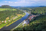 Elbe in Königstein (Sächsische Schweiz), bestaunt von der Festung. Markant ist auch oben links der 415 Meter hohe Lilienstein.

🕓 17.8.2024 | 15:17 Uhr