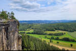 Östliche Talaussicht vom Pfaffenstein, einem 435 Meter hohen Tafelberg südlich von Königstein im Elbsandsteingebirge.

🕓 22.8.2024 | 11:55 Uhr