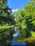 Park-Idylle am Agneskanal im Gartenreich Dessau-Wörlitz.