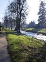 Staufen im Markgräflerland, Spaziergang an einem Wintermorgen entlang des Flüßchens Neumagen, Dez.2024