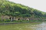 Impressionen einer Schiffsfahrt über die Kanäle im Niederländisch – Belgischen Grenzgebiet. Bei der Verbreiterung des Albert Kanals in den 1990 Jahren wurden die Fort Eben Emael - Tunnel im Sandstein freigelegt. Diese sind aber nicht öffentlich zugänglich 17.07.2024