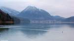 Blick vom Westende des Fuschlsees hinüber auf den Ort Fuschl am See (22.01.2014)