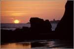 Sonnenuntergang am Playa de Fontanilla in Conil de la Frontera. Rechts im Bild ist zwischen den Felsen das Feuer des Leuchtturms am Cabo Roche zu sehen.
Scan eines Dias vom April 2000.

