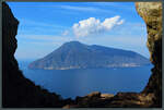 Blick von Lipari hinüber auf die Insel Salina.