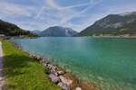 Wandern am Achensee, Blick auf den Anleger Seespitz und über die Weite des Sees. 22.08.2024