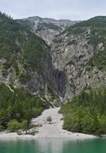 Während der Schifffahrt über den Achensee habe ich diese Schlucht am Ufer des Achensees im Bild festgehalten.