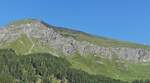 Blick auf die kahlen Bergspitzen mit ihren Lawinen Verbauungen, aufgenommen von der Mittelstation Sommerberg, beim Hinter Tuxer Gletscher. 23.08.2024