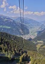 Blick vom Ahorn ins Tal auf Mayrhofen und das Zillertal.