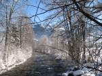 Winterstimmung bei Gstaad.
Bei genauem Hinsehen entdeckt man den Dampf ber dem Wasser.
(Dezember2007)